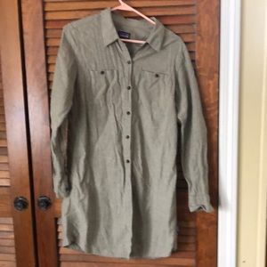Patagonia dress size medium. Button-down